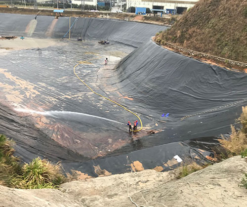 得荣废水池清理