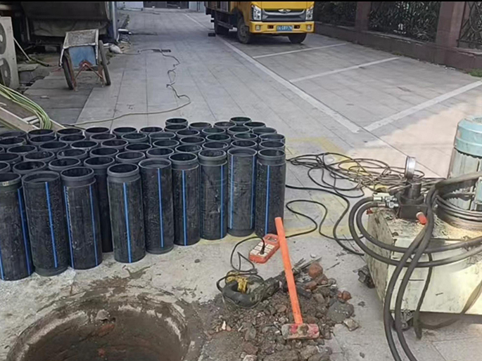 得荣PE置换管厂家 DN315置换管 非开挖管短管置换